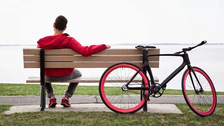 How does RFID and other Internet of Things technologies empower bicycles to become intelligent?