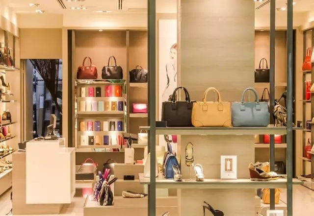 Bon-Ton uses RFID technology to improve the display management of luggage and footwear products