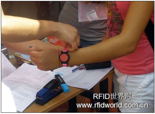 Israel's Coca-Cola Village combines RFID and Facebook to expand the circle of friends