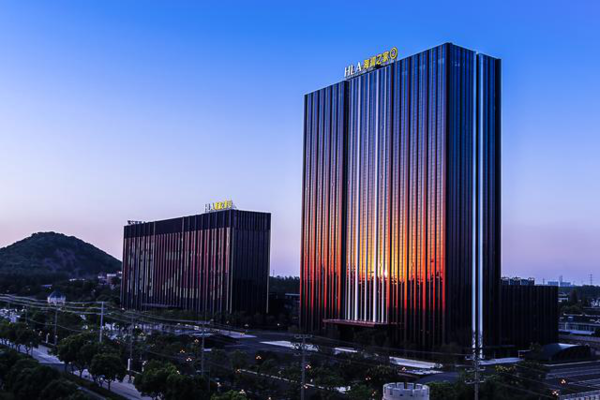 How did Hailan House resolve the problem of inventory problems?