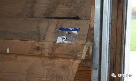 Researchers at the University of Guelph use RFID technology for pathogen transmission research