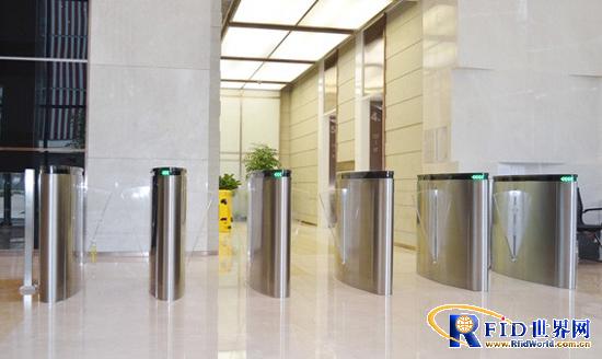 Case study of gate system at the entrance and exit of Guangzhou Poly World Trade Office Building