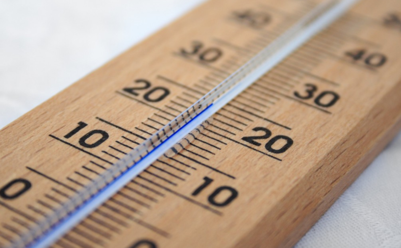 Tunnel RFID common antenna temperature collection scheme